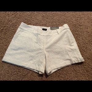 BNWT Ann Taylor white shorts size 6